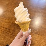 ファストフード マルシェホール - 料理写真:・ソフトクリーム 自家製ミルク