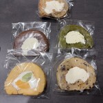 ヤマザキYショップ - 料理写真:ストロベリーフィールズのロールケーキ5個 730円