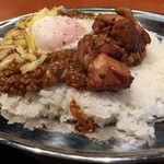 ミートカレーズトーキョー - ミートカレー（温玉・焼きチーズ・本日のチキン（大盛））