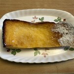 SUMOMO BAKERY - 料理写真:はちみつフレンチ238円。 玉子液に牛乳と砂糖とハチミツを加えて焼いたフレンチトーストです。