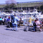 浜のかきあげや - 店内ではありませんが、、、、オープンデッキです。