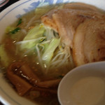 手打ラーメン 栄楽 - 塩チャーシュー麺