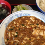 手打ラーメン 栄楽 - 麻婆豆腐とライスと汁