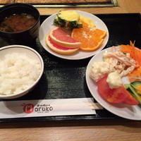本格肉料理 丸小 - ごはん、味噌汁、サラダバー