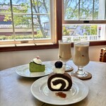 Coffee House Shaker - 抹茶バスク　
ティラミスロールケーキ
アイスカフェオレ　750円
コーヒー牛乳　750円
