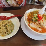 たかばしラーメン - 料理写真:(期間限定)白炎ラーメン＋焼飯セット　1000円＋350円(税込)