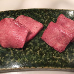 おにく 花柳 - 和牛タン（芯と中）