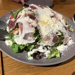 kubelto - 料理は生ハムの乗ったシーザーサラダからスタートです。  料理は４人分づづ大皿で運ばれてきました。