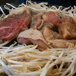 北海道式味付ジンギスカン じんじん - 鶏、豚、羊のジンギスカン