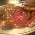 北海道式味付ジンギスカン じんじん - カット前の羊のジンギスカン