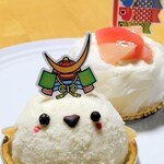 フロプレステージュ - 料理写真:シマエナガのケーキ、白桃のレアチーズケーキ