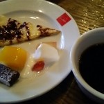 SALVATORE CUOMO & BAR - デザートピザとコーヒー