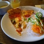 SALVATORE CUOMO & BAR - ピザとサラダ