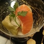 鶴に橘 - サーモンと焼きナス 蕗の薹のソース