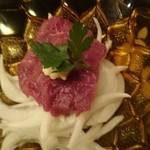 鶴に橘 - 馬刺し