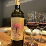 グリル&ワインBonSante - ◇Quatro Meses SAKURA 2024 / Bodegas Juan Gil(クアトロ・メセス サクラ /ボデガス・ファン・ヒル )¥4,000…スペインのフルボディ。日本限定の桜のラベル