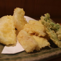 日本料理 きた山 - 天麩羅、たらの芽、新玉ねぎ、筍、穴子