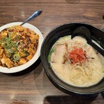 上海華龍 - 【2026.5.22(金)】ラーメンセット（豚骨ラーメン＋麻婆豆腐丼）980円
