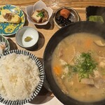 熾火や魚二 - 豚汁定食
