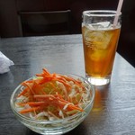 Himalayan Restaurant & Bar - サラダ、烏龍茶