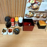 麺や 紡 - 卓上調味料