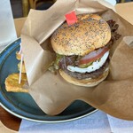 マジックピエロ - 料理写真:DXバーガーと瀬戸内レモンナゲット