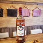 日本酒とナチュラルワイン KOUJINA - ウォッカにシナモンを漬け込みました。
ジンジャーエール割りがオススメです
