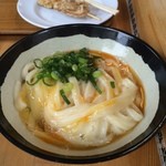 山越うどん - かまたま250円と唐揚げ100円