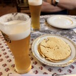サフラン　池袋 - 生ビールにパパドが付く