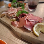 ピザとハムと時々ワイン ボンジョルノ食堂 - 