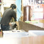 麺処 さとう - カウンターのみの店内