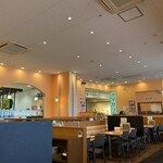 サイゼリヤ - まだ混む前の店内…