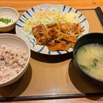 やよい軒 - 料理写真:大豆ミートのしょうが焼定食 860円、もち麦ご飯変更 +30円