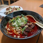 味香源 - 麻辣牛肉麺＆ミニ回鍋肉丼