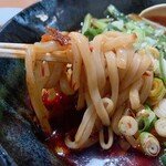 味香源 - 麺リフト。普通の中華麺じゃない