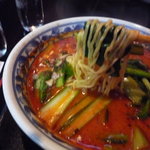 蘭蘭 - 麺を持ち上げると