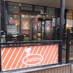Junior's - Entrance