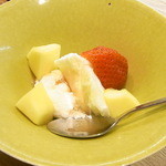 はてなのちゃわん - デザートはバニラアイス生姜蜂蜜がけ・苺・マンゴー☆♪