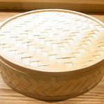 はてなのちゃわん - ￥８０００のおまかせ料理　かごのフタを開けると･･･