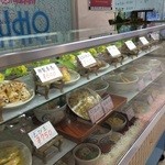 龍宝飯店 - 入り口の賑やかなサンプルケースが、食欲をそそります