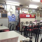 龍宝飯店 - 4人掛けテーブル7卓の、広さ