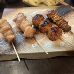 串旦那 - 左からぽんじり・もも・つくね・皮
