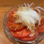 ホルモンとら屋 - トマト&オニオン 580円+税！