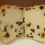 ベーカーショップホルン - ジューシーなレーズン食パン３５０円(税込)