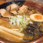 らーめん 吉山商店街 - 料理写真:焙煎ごまみそ特上ほほ肉炙りチャーシュー麺