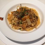 IL PINOLO 銀座 - キノコとしらすのトマトソースパスタ
