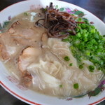 【濃厚チャーシューワンタン麺　９３０円】