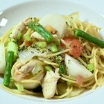 地中海ダイニング Poseidon - 蒸し鶏と野菜のグレモラータソースのパスタ