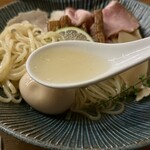 銀座らぁ麺しら石 - 特製昆布水つけ麺（昆布水）