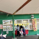 道の駅 いずみ山愛の里 - 外観は普通のスナックコーナー　だけどクオリティーはかなりのもの